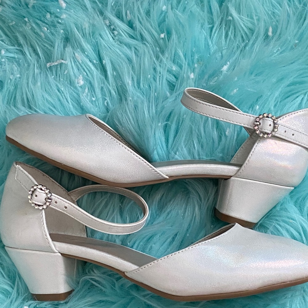 Like new girls dress shoes